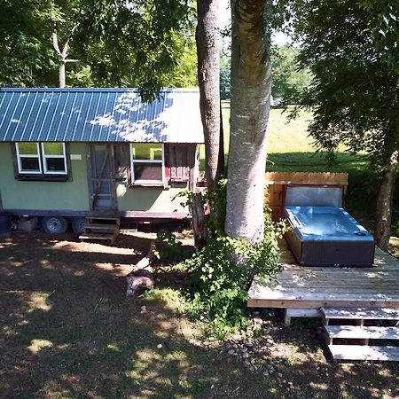 Creekwalk Inn Bed And Breakfast With Cabins Cosby Экстерьер фото