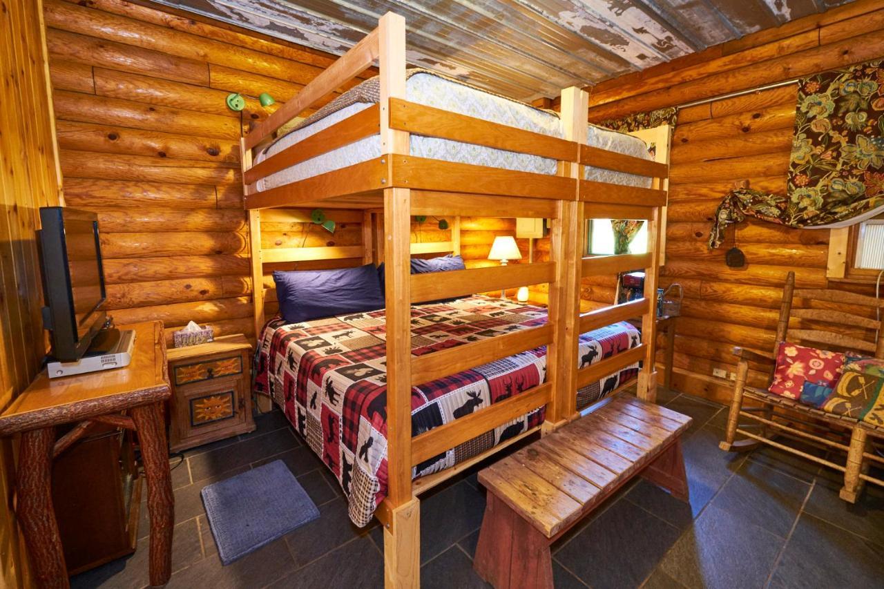 Creekwalk Inn Bed And Breakfast With Cabins Cosby Экстерьер фото