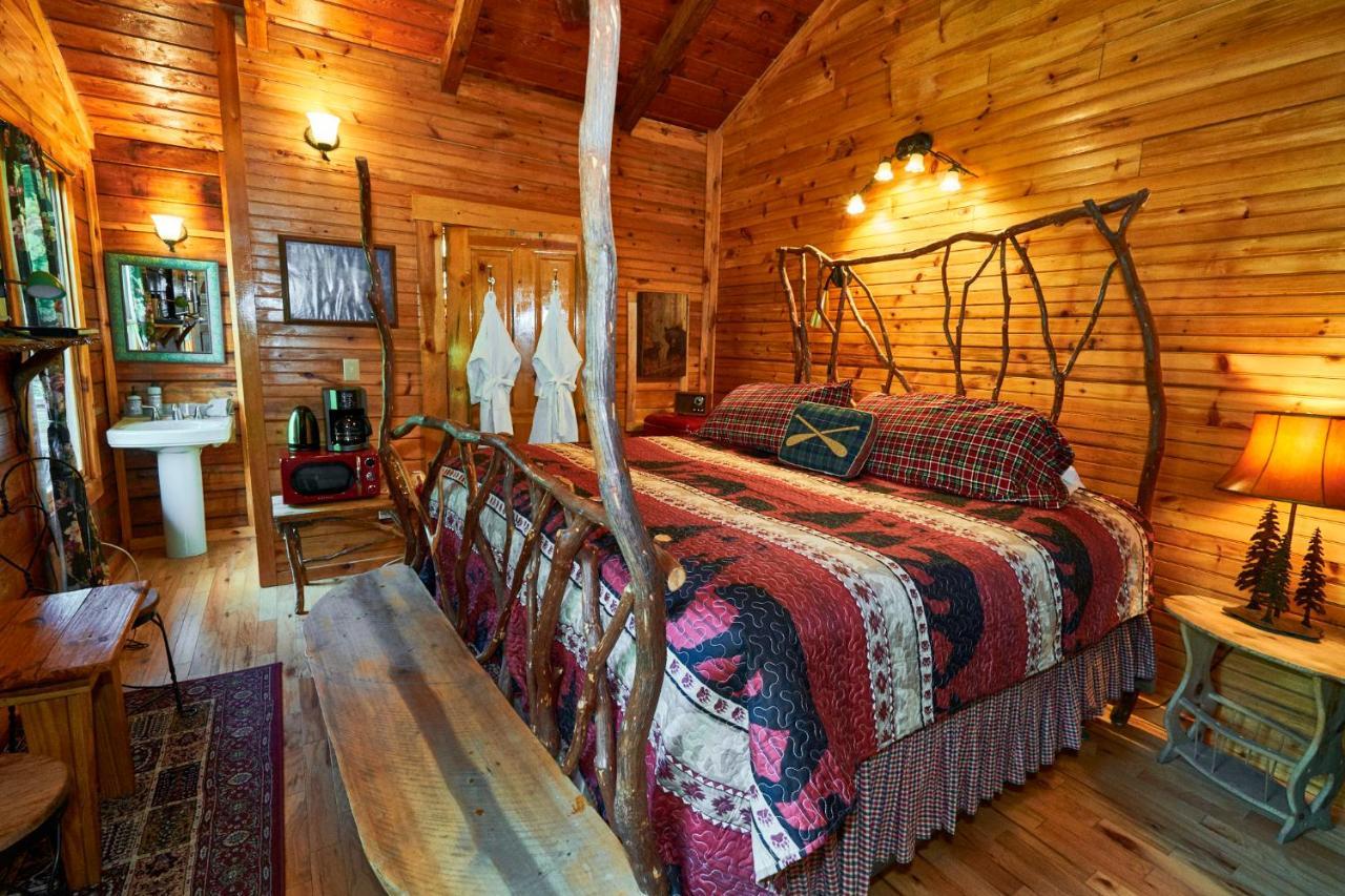 Creekwalk Inn Bed And Breakfast With Cabins Cosby Экстерьер фото