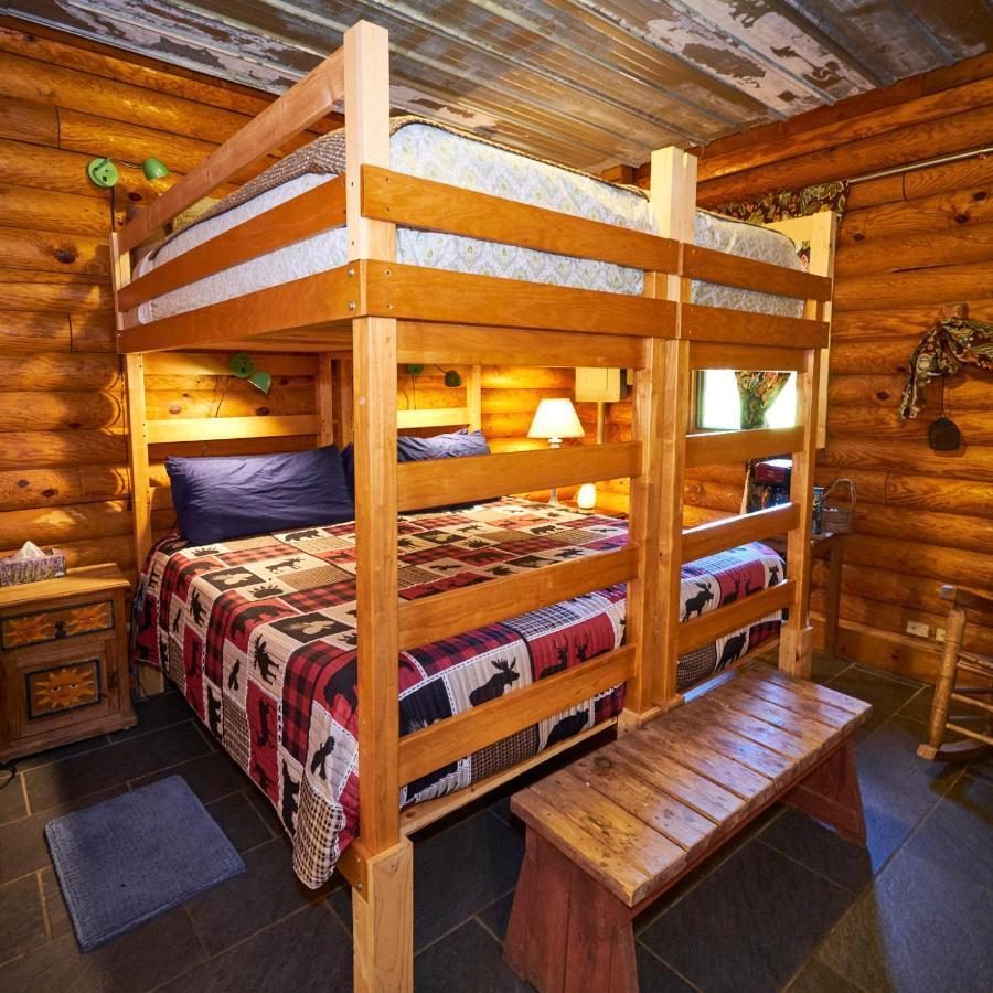 Creekwalk Inn Bed And Breakfast With Cabins Cosby Экстерьер фото