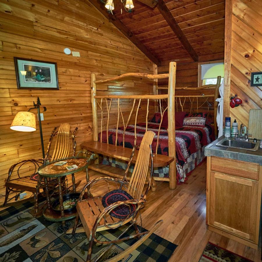Creekwalk Inn Bed And Breakfast With Cabins Cosby Экстерьер фото
