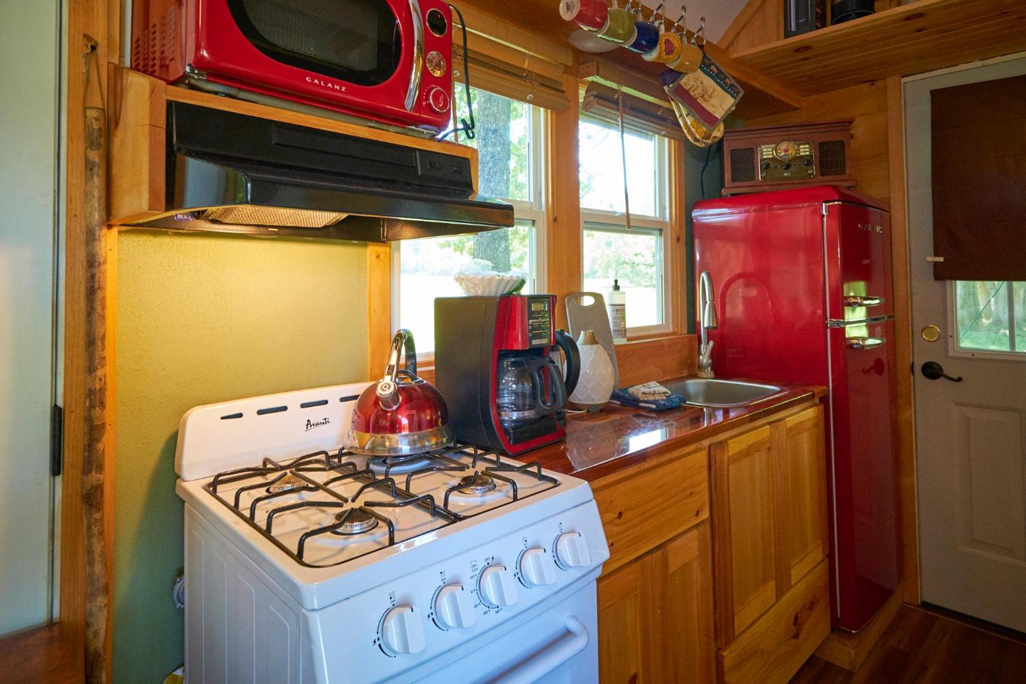 Creekwalk Inn Bed And Breakfast With Cabins Cosby Экстерьер фото
