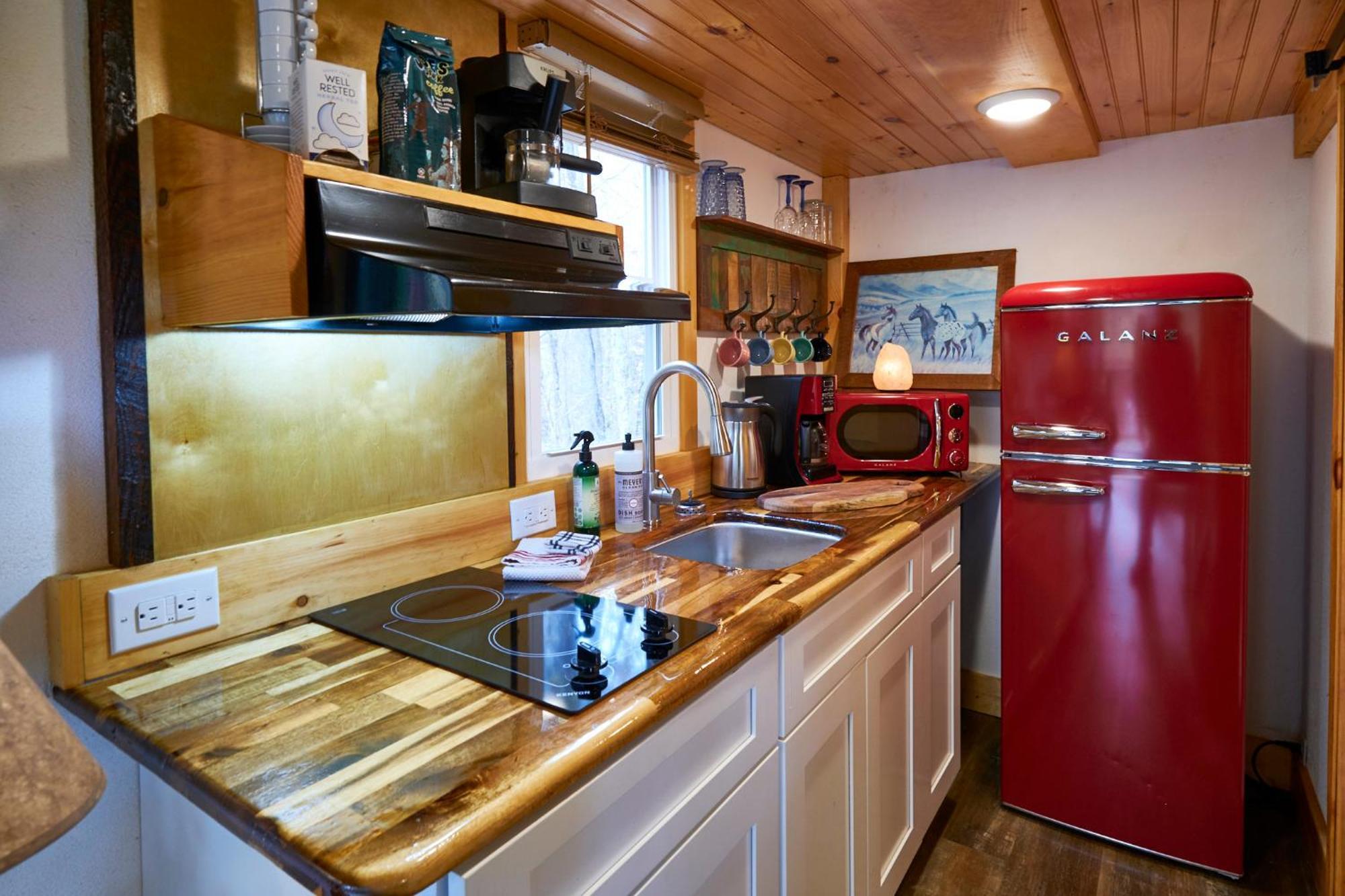 Creekwalk Inn Bed And Breakfast With Cabins Cosby Экстерьер фото